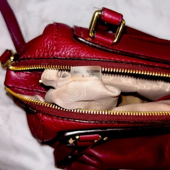 Women’s Michael Kors preowned medium size purse wine color - Picture 2 of 11